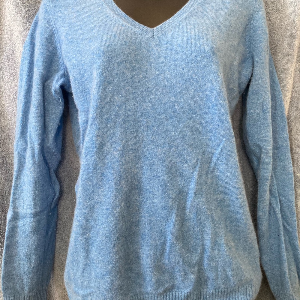 Women's Cashmere Blue V-Neck Sweater